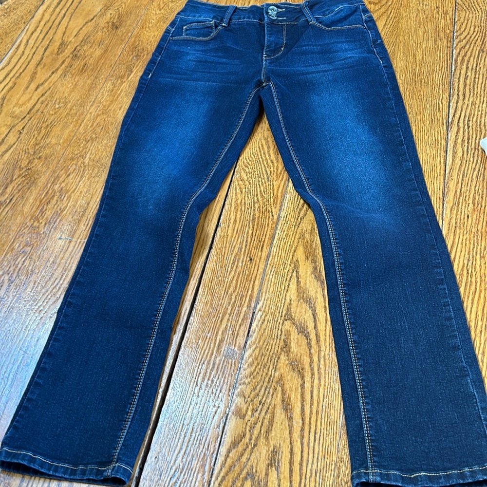 Thorn Curvy Fit jeans. Size 6. Excellent condition. Darker blue style.